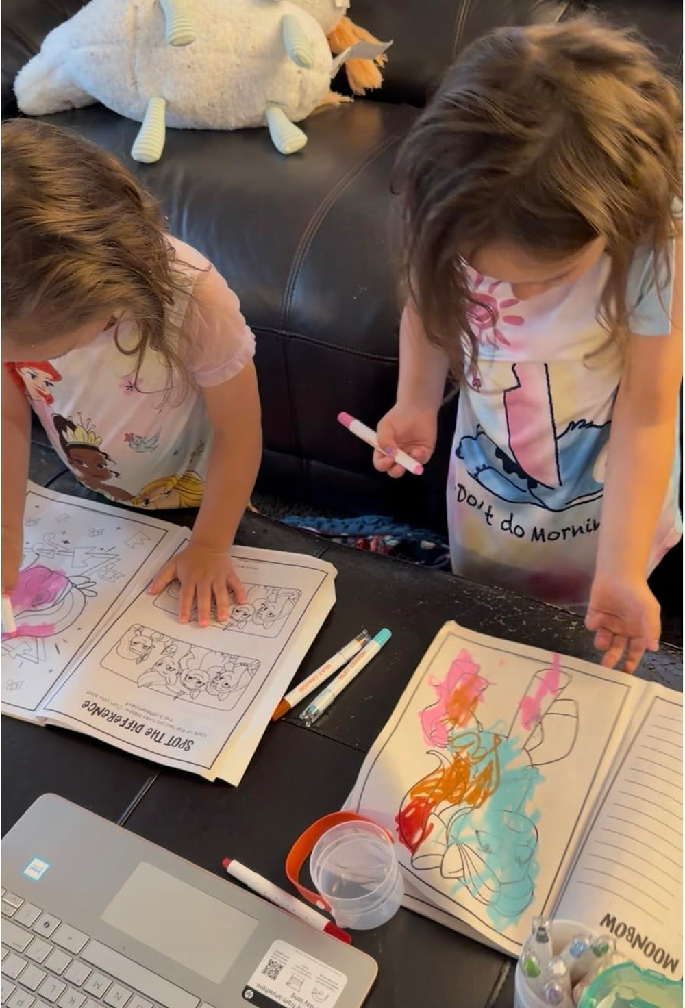 ZORENTI twist-up crayon set